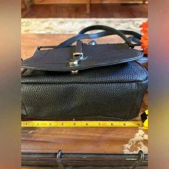 Kenneth Cole Reaction leather shoulder bag, gold accents - Picture 8 of 11